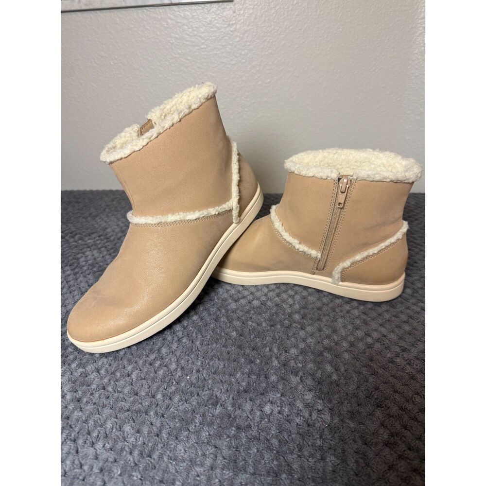 NWOT Clarks Cloudsteppers Tan Faux Shearling Ankle Boots Womens 8/8.5 Cozy